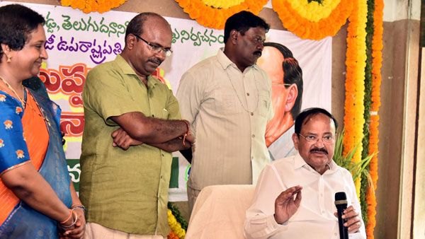 కాళ్లు మొక్కినొళ్లే వెన్నుపోటు పొడిచారు ! ఎన్టీఆర్ ఎపిసోడ్ పై వెంకయ్య సంచలన వ్యాఖ్యలు