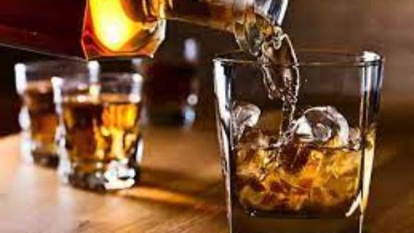 Birthday party: ఫ్రెండ్స్ తో ఎంజాయ్, విపరీతంగా మద్యం సేవించి చికెన్ తినేశాడు, నిద్రలో !