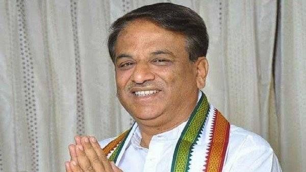 Swamiji: మఠంలో ఆ 47 ఫోటోలు మాయం, చోరీ కేసులో మాజీ ఎమ్మెల్యే అందర్, భార్య కోసం ? !