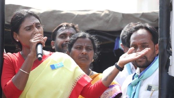 మునుగోడు ఉపఎన్నిక మోసగాళ్లు మెగా మోసగాళ్ళకు మధ్య పోటీ: కేసీఆర్‌పై వైఎస్ షర్మిల సెటైర్లు