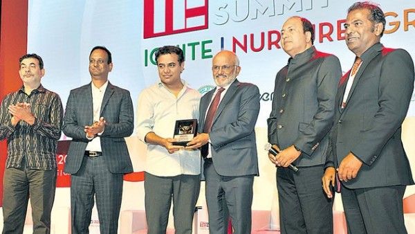 దేశంలోనే తెలంగాణ టాప్: కేటీఆర్‌ను అభినందించిన శాంతను నారాయణ్, అవార్డు