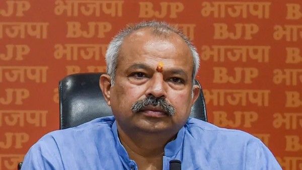 ఢిల్లీ బీజేపీ అధ్యక్షుడు ఆదేశ్ గుప్తా రాజీనామా