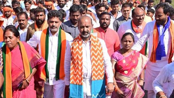 బీఆర్ఎస్‌తో దేశానికి ఏం సందేశం ఇస్తారు! మెట్రో అందుకేగా.: బండి సంజయ్