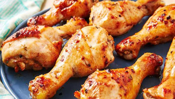 Chicken roll: చికెన్ రోల్స్ ఇవ్వలేదని చిర్రెత్తిపోయింది, అర్దరాత్రి పెట్రోల్ పోసి నిప్పంటించిన శాడిస్టులు!