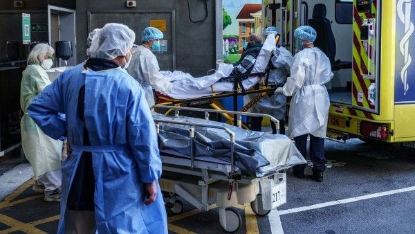 చైనాలో కోవిడ్ కల్లోలం- బీజింగ్ లో అంత్యక్రియలు నిర్వహించే వారూ కరవు.. !