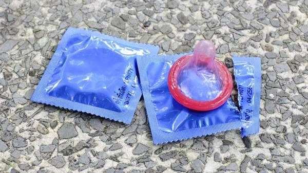 Condoms: యువతకు కండోమ్‌లు ఫ్రీ..