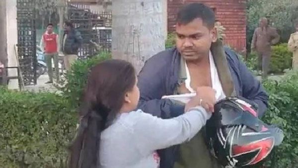 Video: అంతా చూస్తుండగానే కానిస్టేబుల్ భర్తను చితకబాదిన భార్య, బట్టలు చించేసి..!