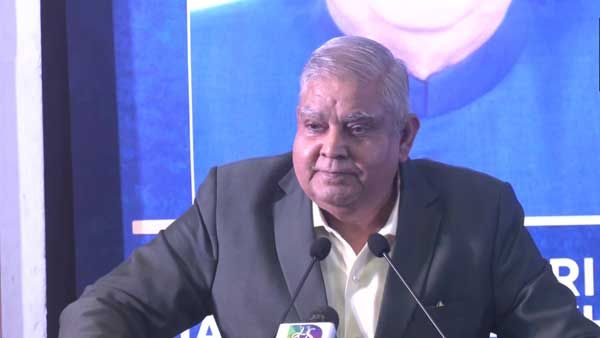 జడ్డీల్ని నియమించుకోనివ్వరా ? సీజేఐ ముందే ఉపరాష్ట్రపతి అసంతృప్తి- ఎక్కడా చూడలేదంటూ..