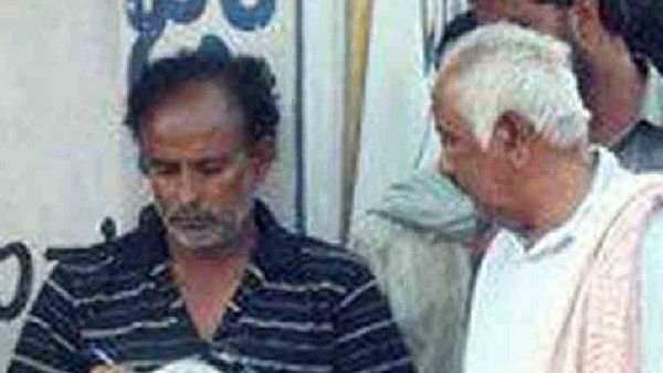 ఆయనకు వీధులే ఆస్పత్రులు.. 5రూపాయలకే వైద్యసేవలు.. డాక్టర్ శంకర్ గౌడ మరో ధన్వంతరి!!