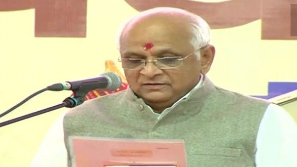 గుజరాత్ సీఎంగా భూపేంద్ర పటేల్ ప్రమాణ స్వీకారం: ప్రధాని మోదీతో పాటు ప్రముఖులు హాజరు