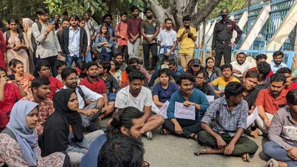 హిందీ నేర్పిస్తా..పద: థాయ్‌ స్టూడెంట్‌పై హైదరాబాద్ ప్రొఫెసర్ లైంగిక వేధింపులు