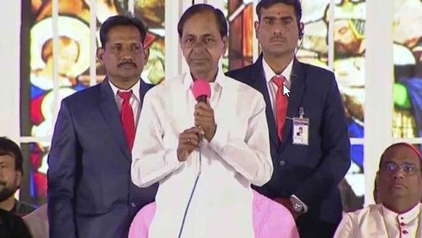 అప్పుడు తెలంగాణ కోసం యుద్ధం.. ఇప్పుడు దేశం కోసం: క్రిస్మస్ విందులో కేసీఆర్