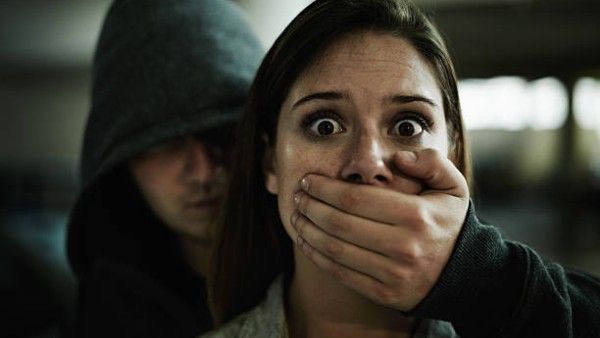 Kindap: కలకలం రేపుతున్న యువతి కిడ్నాప్.. సినీఫక్కీలో 100 మందితో వచ్చి..