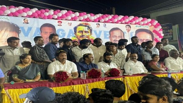 నా తమ్ముడు వంగవీటి రాధాబాబు అడిగితే..ఏదైనా: ఒకే వేదికపై కొడాలి నాని-రాధా-వల్లభనేని వంశీ..!!