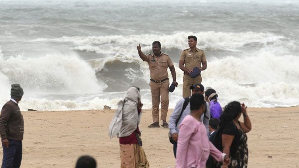 ఏపీ, తెలంగాణాపై మాండూస్ ఎఫెక్ట్ కొనసాగుతుండగానే .. ముంచుకొస్తున్న మరో తుఫాను