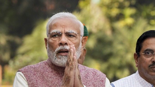 మీ ముందు తల వంచుతున్నా- ప్రధాని మోదీ భావోద్వేగం..!!