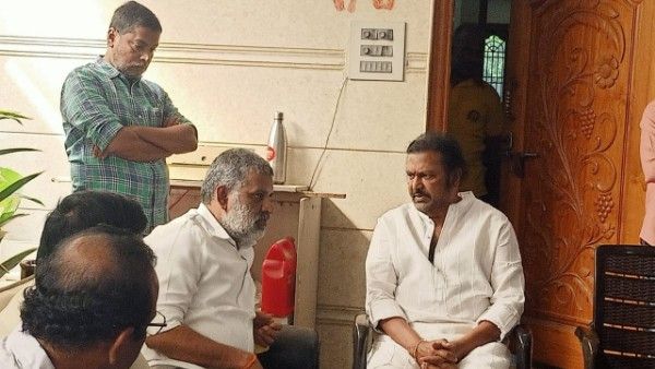 వైసీపీ ఎమ్మెల్యే చెవిరెడ్డిని కలిసిన మోహన్ బాబు