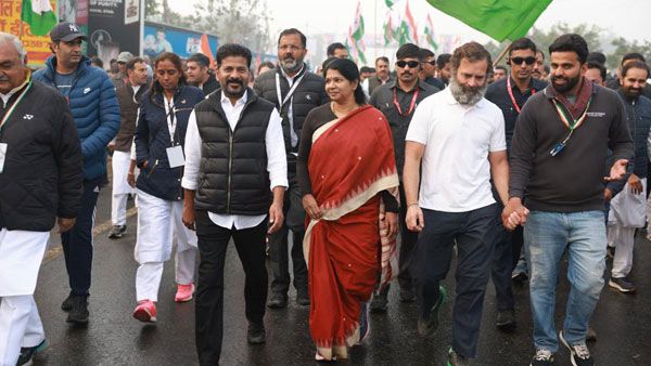 రాహుల్ దృష్టికి `అన్ని విషయాలు`- భారత్ జోడో యాత్రలో రేవంత్..!!