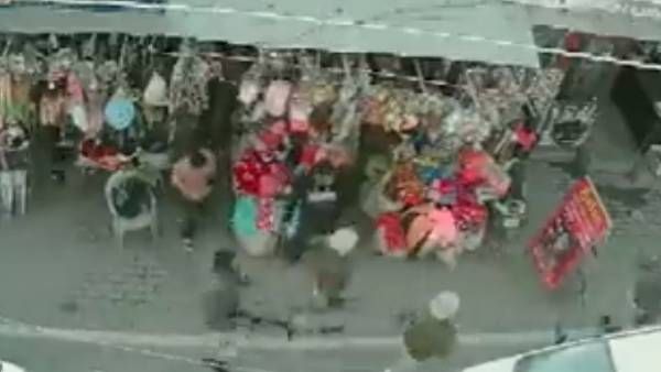 Viral Video: సినీ ఫక్కీలో పోలీసుల ఛేజింగ్.. చివరికి ఏం జరిగిందంటే..