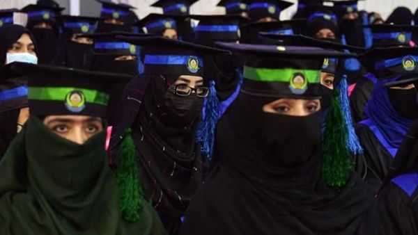 Taliban: మీరు చదువుకుని ఎవరిని ఉద్దరిస్తారు ?, నోరుమూసుకుని ఇంట్లో ఉండండి, మహిళలకు షాక్ !