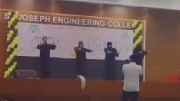 బురఖా ధరించి డ్యాన్స్ చేసిన విద్యార్థినిలు.. సస్పెండ్ చేసిన ప్రిన్సిపల్..