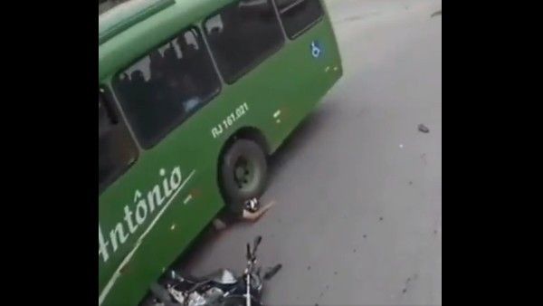 Viral Video: హెల్మెట్ పెట్టుకునే వారి కోసమే ఈ వీడియో..