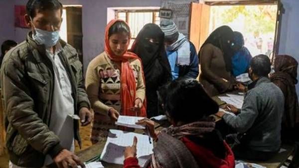 ముగిసిన గుజరాత్ అసెంబ్లీ తొలిదశ పోలింగ్: 5 గంటల వరకు 60 శాతం పోలింగ్