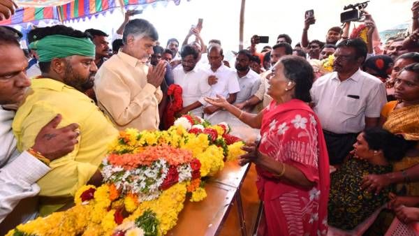 Kandukur : కందుకూరు మృతులకు 15 లక్షలు అందించిన చంద్రబాబు-టీడీపీ నేతలు మరో 8లక్షలు