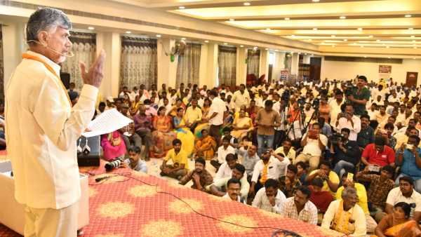 జగన్ కు బీసీల రిటర్న్ గిఫ్ట్-అధికారమిస్తే దానిమీదే తొలి సంతకం- చంద్రబాబు కామెంట్స్