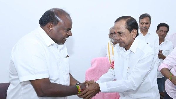 Hyderabad: సీఎం ఇంటికి మాజీ సీఎం లగాయిత్తు, ఏం జరుగుతోంది. మొన్న, నిన్న, నేడు ?