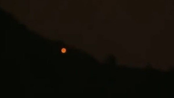 చీకటిని చీల్చుకుంటూ పొన్నాంబలంమేడు పర్వత శిఖరాల్లో మకర జ్యోతి దర్శనం