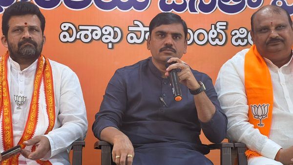 ఉత్తరాంధ్ర డిమాండ్ వైసీపీదా ? ధర్మానదా ? బీజేపీ నేత విష్ణువర్ధన్ రెడ్డి ప్రశ్న..