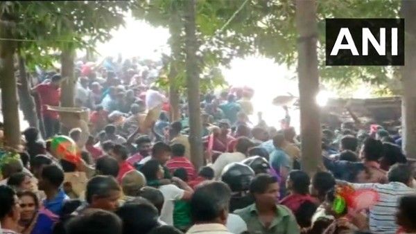 మకర సంక్రాంతి మేళాలో తొక్కిసలాట: ఒకరు మృతి, పిల్లలతో సహా 20 మందికి గాయాలు