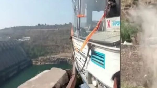 తప్పిన పెను ప్రమాదం: శ్రీశైలం ఘాట్ రోడ్డులో అదుపుతప్పిన టీఎస్ఆర్టీసీ బస్సు