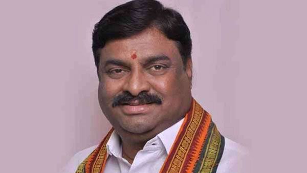 ఒక్కసారిగా కుప్పకూలి.. బీజేపీ కార్పొరేటర్ దేవర కరుణాకర్ మృతి: బండి సంజయ్ దిగ్భ్రాంతి