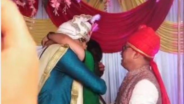 సోదరుడి పెళ్ళిలో సడన్ సర్ప్రైజ్ ఇచ్చిన సోదరి.. ఒక్కసారిగా అందరిలో భావోద్వేగం; వీడియో వైరల్!!