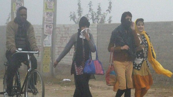 వణికిపోతున్న తెలంగాణ: రోజురోజుకు పెరుగుతున్న చలితీవ్రత, కనిష్ట ఉష్ణోగ్రతలు