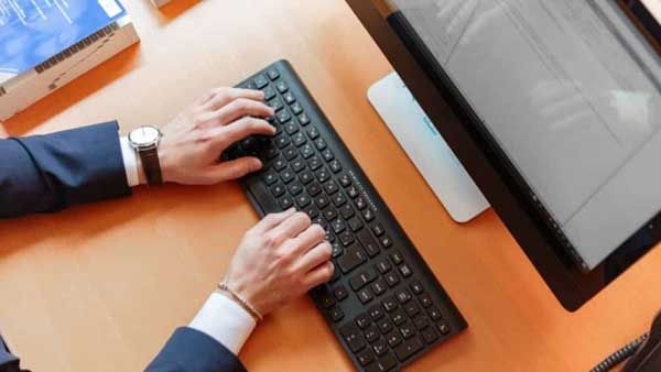 Cyber: ఆన్ లైన్ లో టీషర్టు ఆర్డర్ చేసిన అరుణ, మేడమ్ మీకు ?, జస్ట్ రూ. 10 లక్షలు హుష్ కాకి, మ్యాటర్!