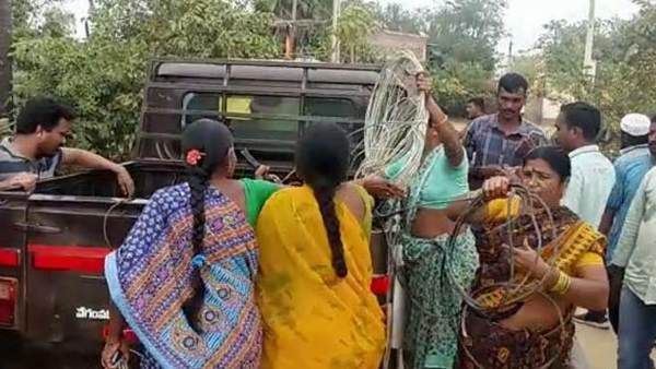 ఉచిత విద్యుత్ మా హక్కు.. వాడుకుంటాం: తిరగబడ్డ తెలంగాణా తండా