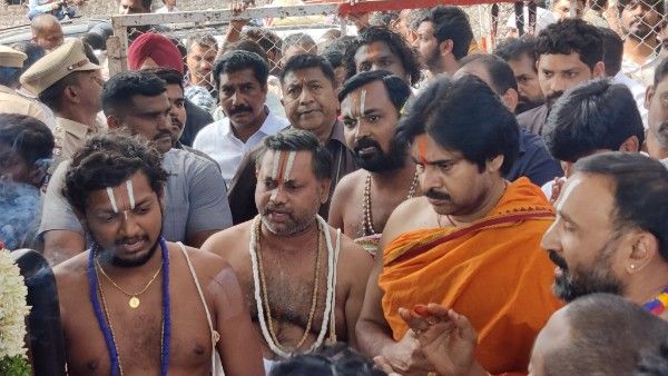 కొండగట్టులో ముగిసిన పవన్ కళ్యాణ్ వారాహి పూజలు: గజమాలలు.. పూలతో జనసేనానికి బ్రహ్మరథం!!