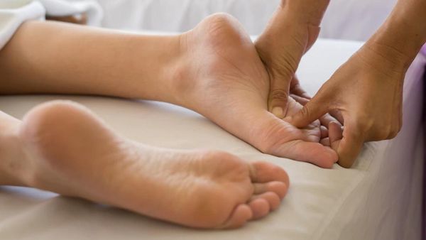 health tips: పాదాలకు నిద్రకు లింక్.. మంచి నిద్రకోసం ఇలా చేసి చూడండి!!