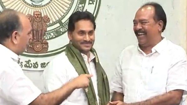 ప్రభుత్వ ఉద్యోగులకు జగన్ శుభవార్త- వాటి విలువ రూ.10,000 కోట్లు: 12వ పీఆర్సీకీ..