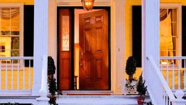 Vastu Tips: చిన్న చిన్న మార్పులు చేయండి చాలు.. లక్ష్మీదేవి మీ ఇంట్లోనే ఉంటుంది..!