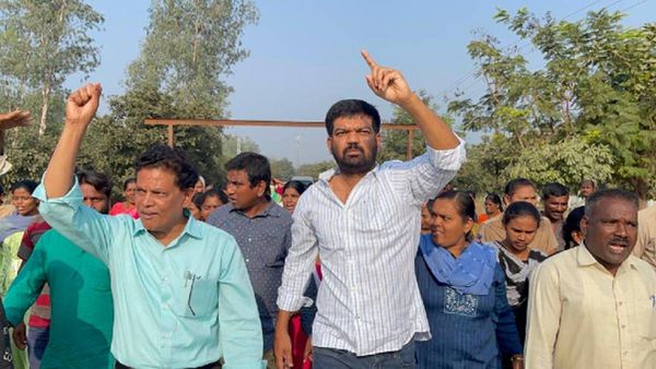 మాజీ ఐఏఎస్ ఆకునూరి మురళి అరెస్ట్...పోలీస్ స్టేషన్ వద్ద ఉద్రిక్తత; రీజన్ ఇదే!!