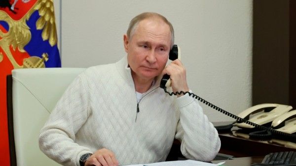 ఉక్రెయిన్‌పై ఈ 36 గంటలపాటు కాల్పులు జరపొద్దు: రష్యా అధ్యక్షుడు వ్లాదిమిర్ పుతిన్