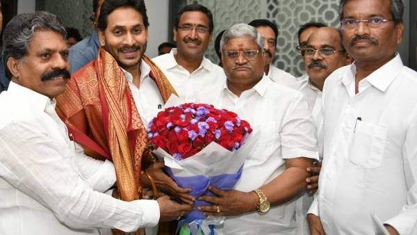 మళ్లీ గెలిచిన వైఎస్ జగన్ ? సచివాలయం కంటే బెటర్ గా ! ఏకగ్రీవంగా..!
