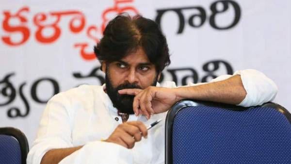 ప‌వ‌న్ క‌ల్యాణ్‌ వెనక గోతులు తవ్వుతున్నది వారేనా?