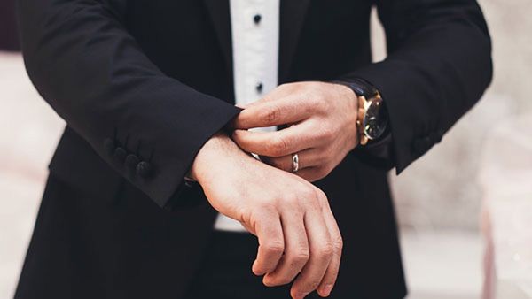 lawyer: వీడు లాయర్ ఎలా అయ్యాడు ?, ఓ అబ్బాయితో ఇద్దరు మగాళ్లు, ఇంట్లో భార్య పస్తులతో?