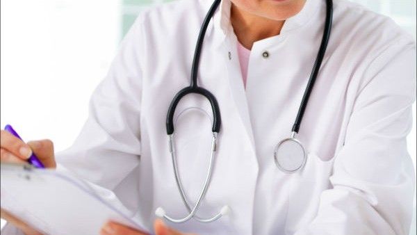 Ganja: వారు చదివేది మెడిసిన్.. కానీ చేసే పని మాత్రం..