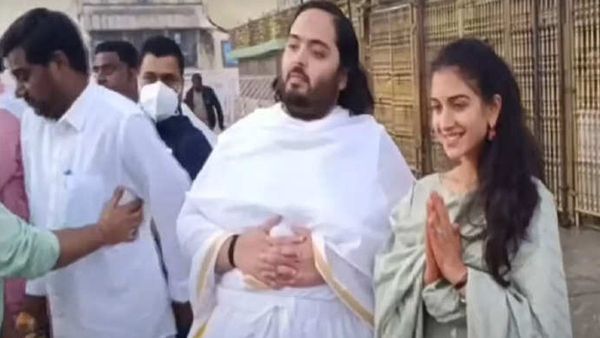 తిరుమల శ్రీవారి అర్చన సేవలో.. కాబోయే దంపతులు అనంత్ అంబానీ, రాధిక మర్చంట్